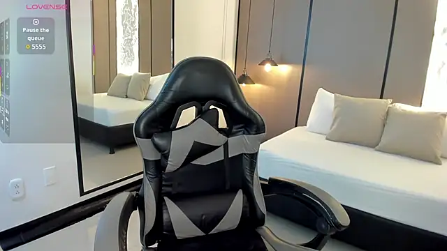 aisha hart  online show from April 10, 2026, 3:02 am