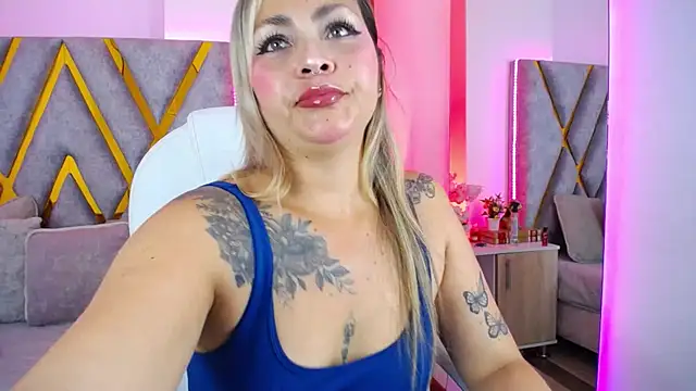 Snapshot of ElizabethJohnson_ chatting on April 13, 2026, 1:15 pm ElizabethJohnson online show from April 13, 2026, 1:15 pm