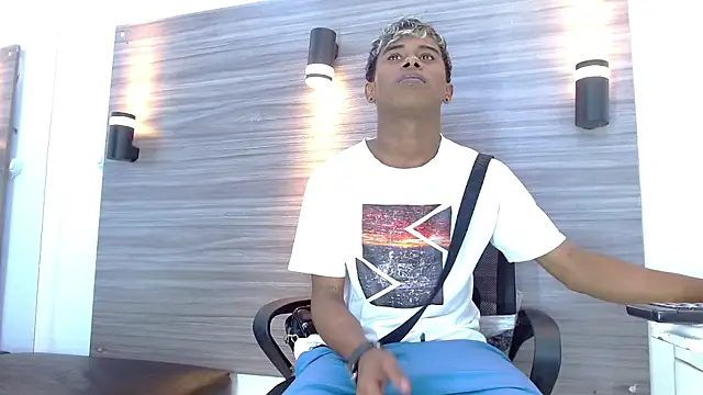 LuckyBluex online show from March 28, 2026, 5:52 am