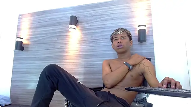 LuckyBluex online show from March 29, 2026, 2:57 am