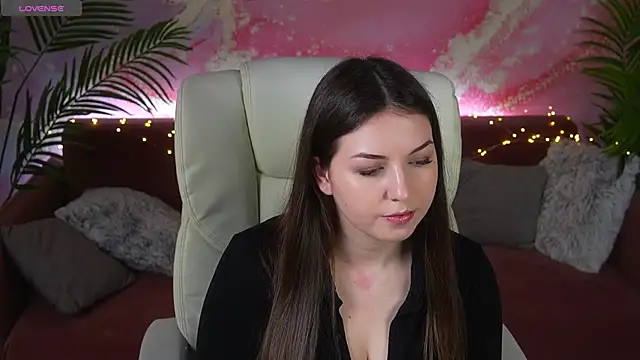 Snapshot of LindsyRawr chatting on April 16, 2026, 8:53 pm LindsyRawr online show from April 16, 2026, 8:53 pm