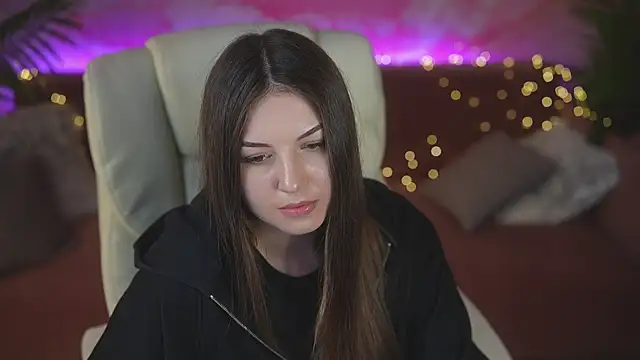 LindsyRawr online show from April 1, 2026, 7:00 pm