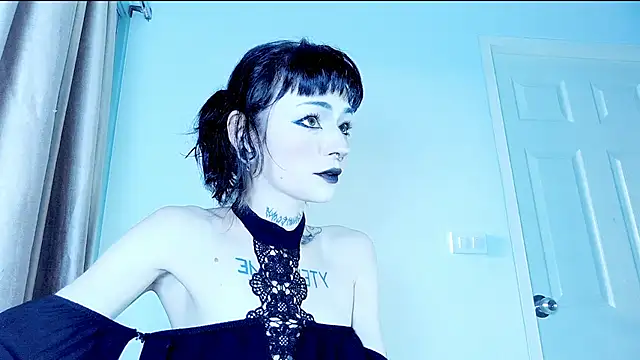 Snapshot of H3xD0ll chatting on April 10, 2026, 11:56 pm H3xD0ll online show from April 10, 2026, 11:56 pm