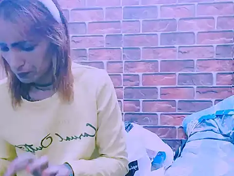 Alanadelray21 online show from April 6, 2026, 5:19 am