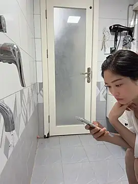 yuanpu0925 online show from May 21, 2026, 9:23 pm