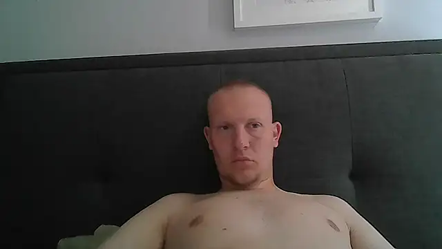 Snapshot of Ousto18 chatting on July 3, 2026, 6:42 am Ousto18 online show from July 3, 2026, 6:42 am