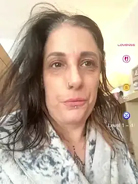 IvyBelleMilf online show from April 23, 2026, 1:24 pm
