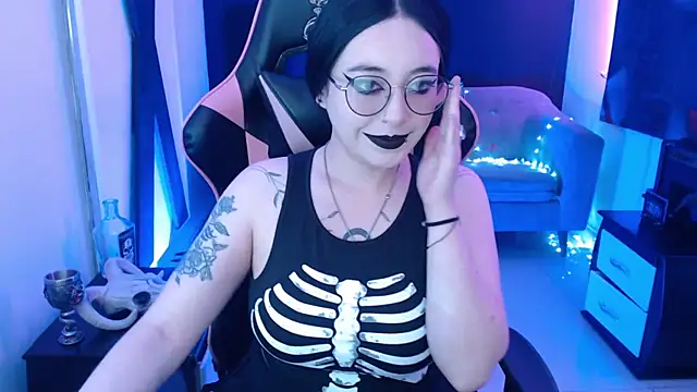 Snapshot of Nyxnocturne chatting on June 17, 2026, 1:43 pm Nyxnocturne online show from June 17, 2026, 1:43 pm