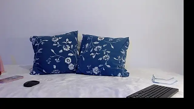 Snapshot of ThaliaGray_ chatting on May 13, 2026, 9:49 am ThaliaGray online show from May 13, 2026, 9:49 am