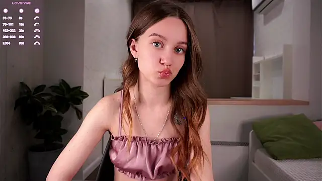 Snapshot of sinfulThea chatting on April 24, 2026, 12:07 pm sinfulThea online show from April 24, 2026, 12:07 pm