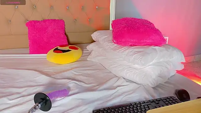 Snapshot of CandyRose__ chatting on March 31, 2026, 4:47 am CandyRose online show from March 31, 2026, 4:47 am