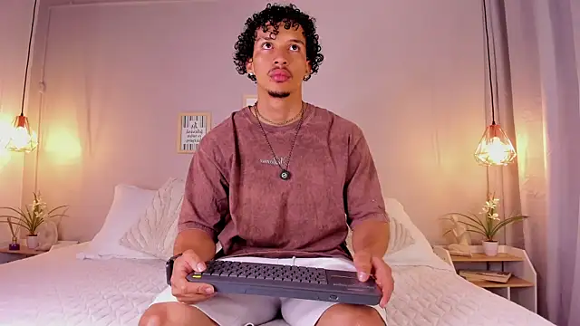 Snapshot of dominik_drake chatting on June 20, 2026, 12:43 pm dominik drake online show from June 20, 2026, 12:43 pm