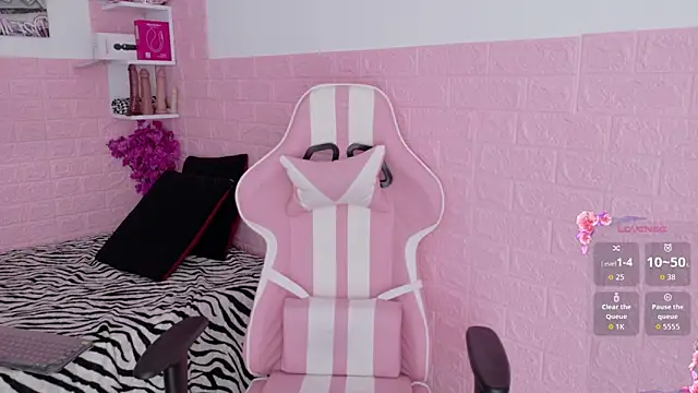 Snapshot of Sophi_Sweet11 chatting on May 9, 2026, 1:03 pm Sophi Sweet11 online show from May 9, 2026, 1:03 pm