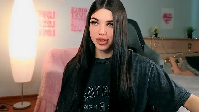 Snapshot of molly_rettyy chatting on May 18, 2026, 3:50 am molly rettyy online show from May 18, 2026, 3:50 am