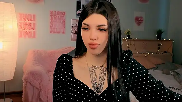 Snapshot of molly_rettyy chatting on April 15, 2026, 4:07 am molly rettyy online show from April 15, 2026, 4:07 am