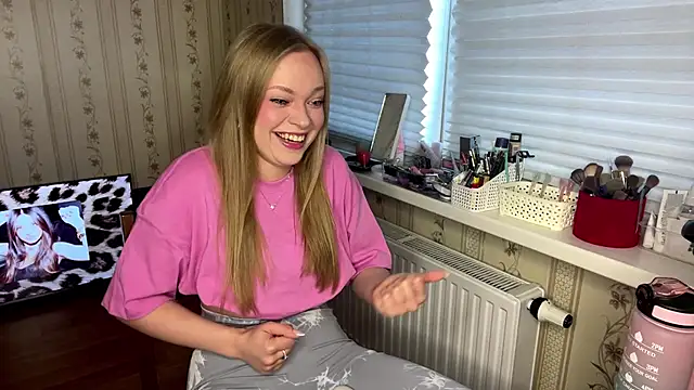 LolaZola online show from March 30, 2026, 11:33 am