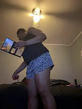 Sweetie8582 online show from April 14, 2026, 11:10 pm