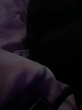 Yamzyy330191 online show from April 22, 2026, 12:01 pm