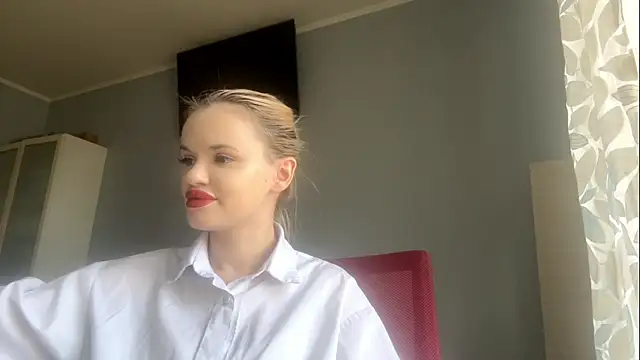 NikaFoster online show from April 4, 2026, 10:22 am