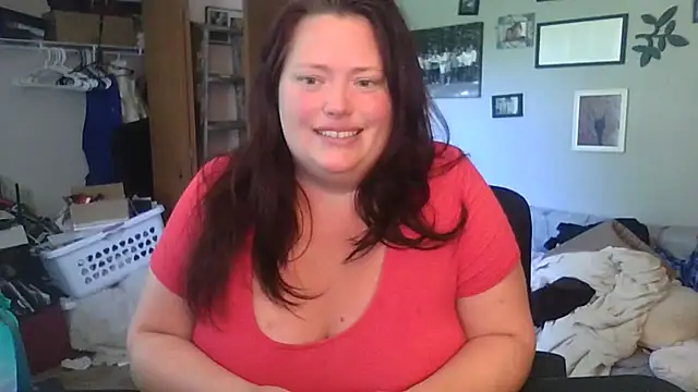 Snapshot of EmberVael chatting on June 18, 2026, 9:09 pm EmberVael online show from June 18, 2026, 9:09 pm