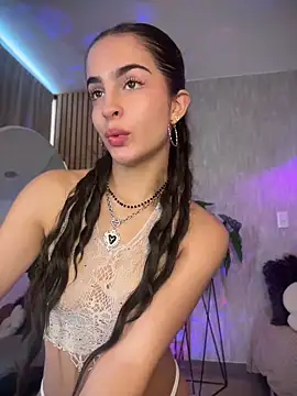 Snapshot of EmmaVonn chatting on April 20, 2026, 7:37 pm EmmaVonn online show from April 20, 2026, 7:37 pm