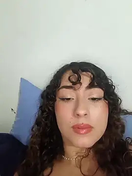 Icys Luna online show from April 3, 2026, 10:49 pm