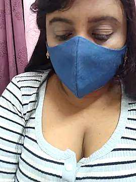 Snapshot of Tami-sonia chatting on April 4, 2026, 6:25 pm Tami-sonia online show from April 4, 2026, 6:25 pm