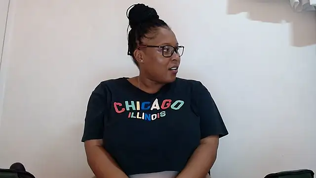 xxZoeyx online show from March 13, 2025, 11:30 am