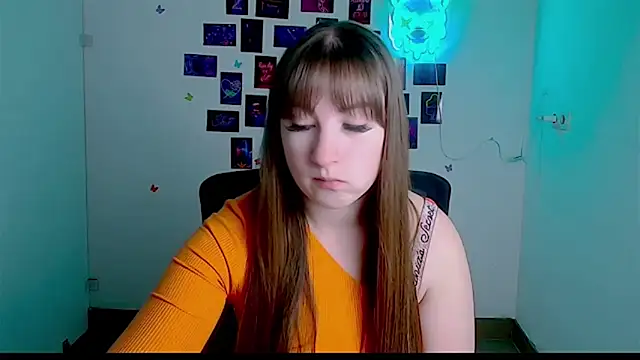 Snapshot of Tiffani_Angel chatting on May 5, 2026, 5:43 am Tiffani Angel online show from May 5, 2026, 5:43 am