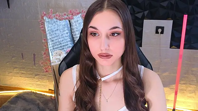 Snapshot of belle_cute chatting on May 5, 2026, 2:03 am belle cute online show from May 5, 2026, 2:03 am