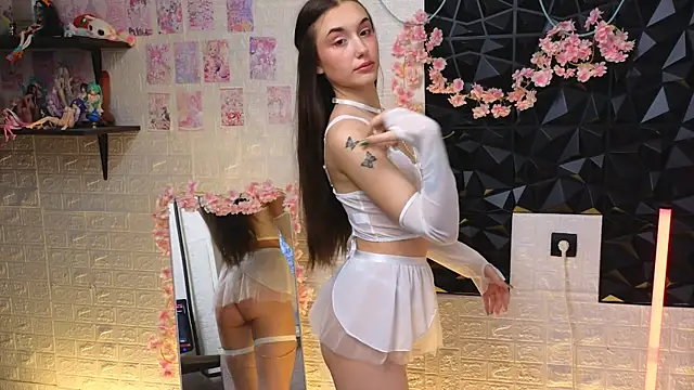 Snapshot of belle_cute chatting on April 16, 2026, 2:45 am belle cute online show from April 16, 2026, 2:45 am