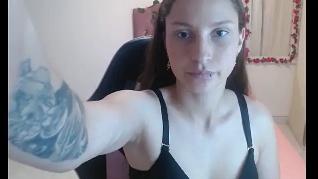 Snapshot of scarlet1609 chatting on April 21, 2026, 2:01 pm scarlet1609 online show from April 21, 2026, 2:01 pm