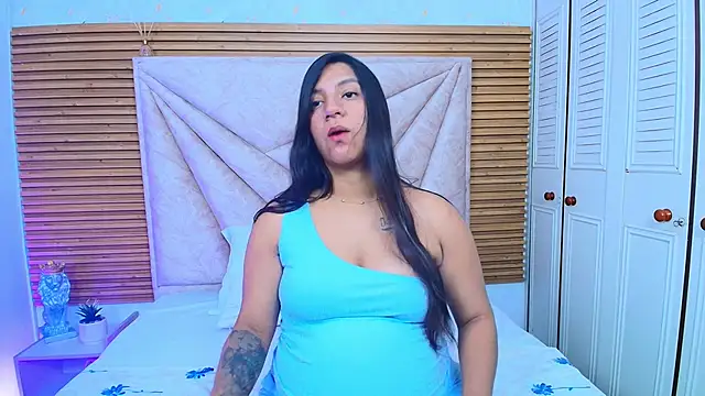 Lunaa Rossee online show from May 15, 2026, 7:45 pm