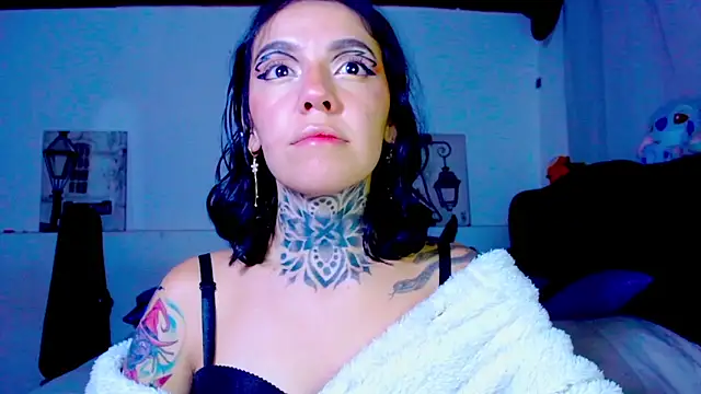 LannieGonzales online show from May 15, 2026, 2:42 am