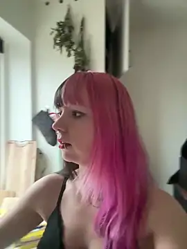 Snapshot of CutieTracer chatting on April 2, 2026, 4:35 pm CutieTracer online show from April 2, 2026, 4:35 pm