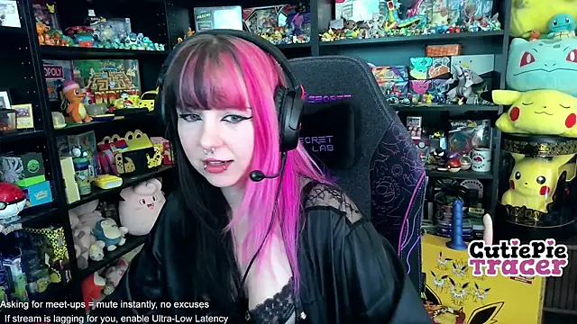 Snapshot of CutieTracer chatting on May 24, 2026, 4:07 pm CutieTracer online show from May 24, 2026, 4:07 pm