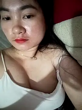 Linh Hoang online show from April 11, 2026, 4:32 pm