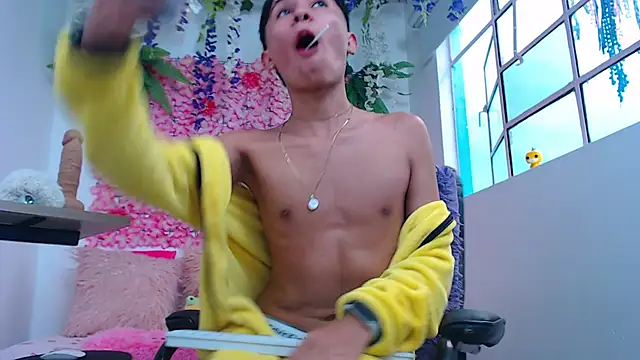 Snapshot of Thiagorincon22 chatting on March 31, 2026, 9:28 pm Thiagorincon22 online show from March 31, 2026, 9:28 pm