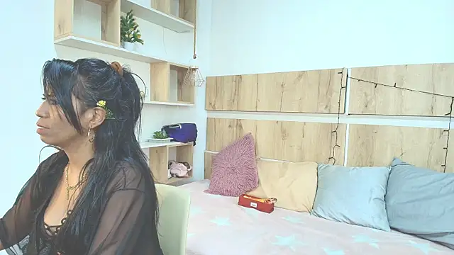 Snapshot of Selene__Luna chatting on April 8, 2026, 1:40 am Selene Luna online show from April 8, 2026, 1:40 am