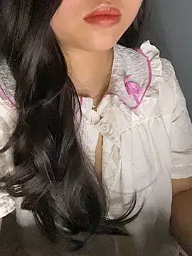 Rosecute11 online show from April 18, 2026, 5:04 pm