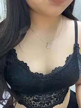 Rosecute11 online show from May 14, 2026, 7:44 pm