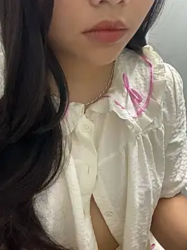 Rosecute11 online show from April 26, 2026, 8:39 pm