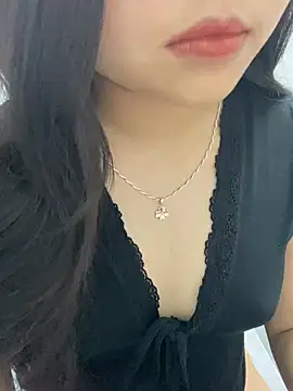 Rosecute11 online show from April 25, 2026, 4:04 pm
