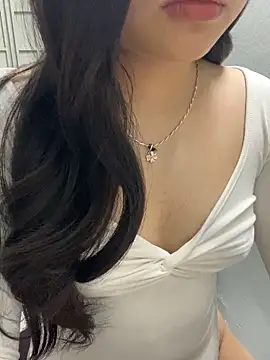 Rosecute11 online show from April 21, 2026, 5:30 pm