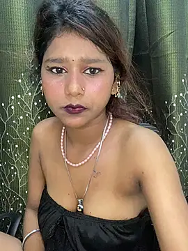 Snapshot of Cutiepie- chatting on April 16, 2026, 10:01 pm Cutiepie- online show from April 16, 2026, 10:01 pm
