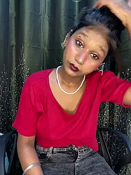Snapshot of Cutiepie- chatting on April 18, 2026, 5:59 pm Cutiepie- online show from April 18, 2026, 5:59 pm