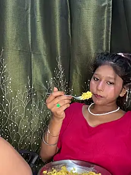 Snapshot of Cutiepie- chatting on April 18, 2026, 7:58 pm Cutiepie- online show from April 18, 2026, 7:58 pm