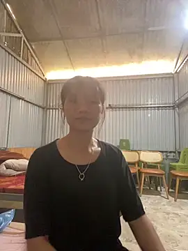 Elisa-a online show from April 21, 2026, 4:08 am