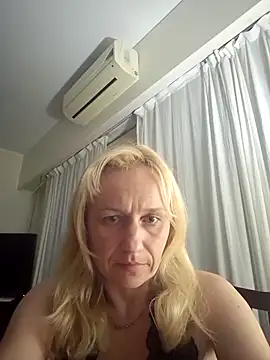 RinaSunX online show from April 21, 2026, 2:14 am