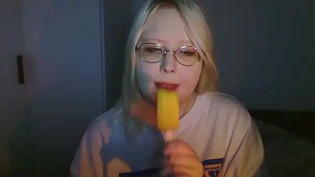 Snapshot of Elayne_Sweet chatting on June 11, 2026, 6:10 am Elayne Sweet online show from June 11, 2026, 6:10 am